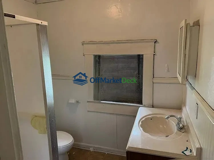 Off-market house in New Castle, Indiana — 3 beds, 1 bath, $45,000 — photo 7 of 8