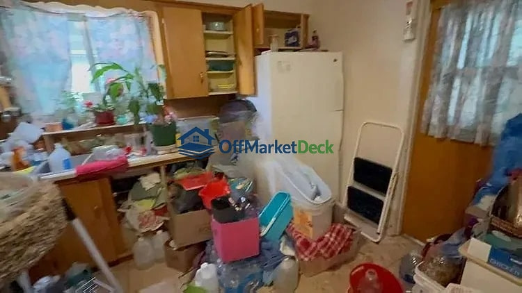 Off-market house in Mesa, Arizona — 2 beds, 2 baths, $244,900 — photo 7 of 8