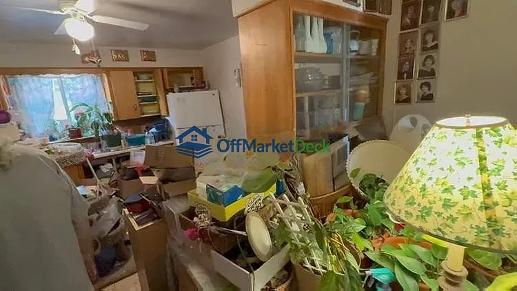 Off-market house in Mesa, Arizona — 2 beds, 2 baths, $244,900 — photo 6 of 8