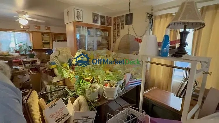 Off-market house in Mesa, Arizona — 2 beds, 2 baths, $244,900 — photo 5 of 8