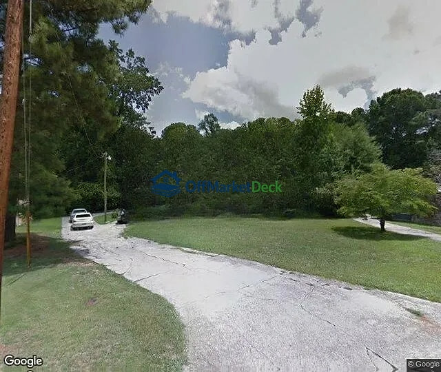 Off-market house in Decatur, Georgia — 4 beds, 3 baths, $215,000 — photo 3 of 3