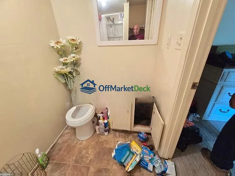 Off-market house in Mobile, Alabama — 3 beds, 2 baths, $59,000 — photo 3 of 8