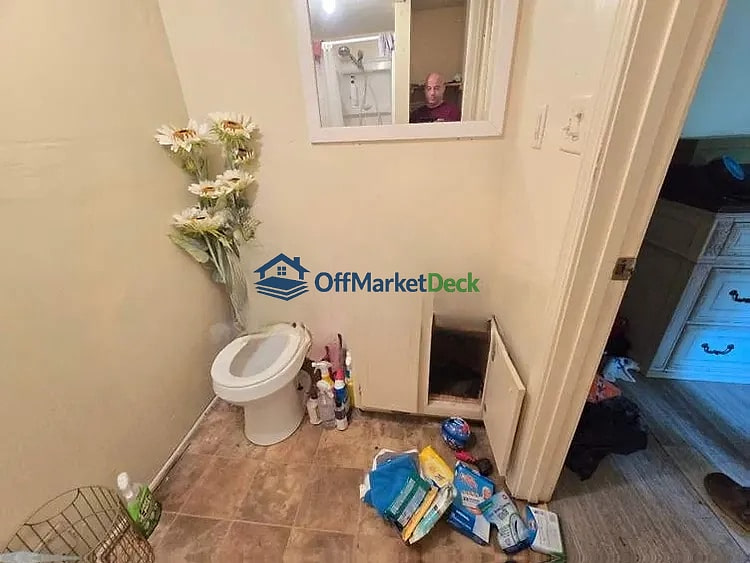 Off-market house in Mobile, Alabama — 3 beds, 2 baths, $59,000 — photo 4 of 8