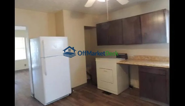 Off-market house in Knoxville, Tennessee — 5 beds, 1 bath, $127,500 — photo 7 of 8