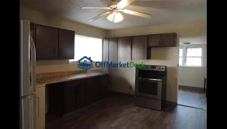Off-market house in Knoxville, Tennessee — 5 beds, 1 bath, $127,500 — photo 2 of 8