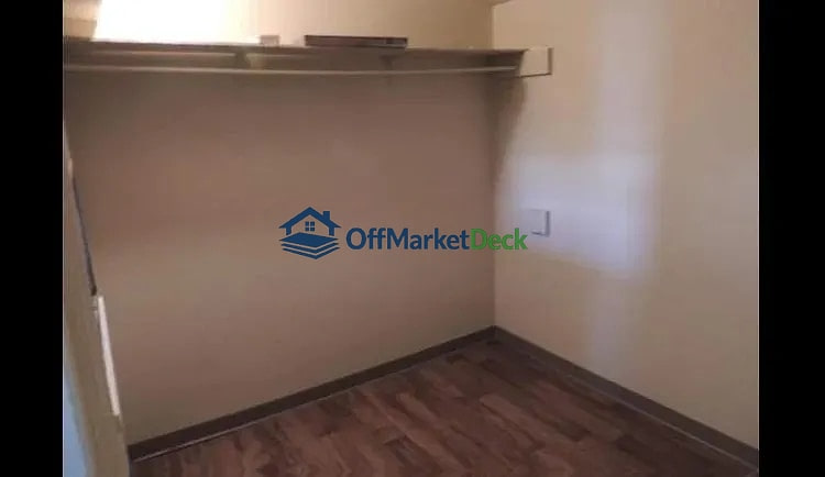 Off-market house in Knoxville, Tennessee — 5 beds, 1 bath, $127,500 — photo 5 of 8