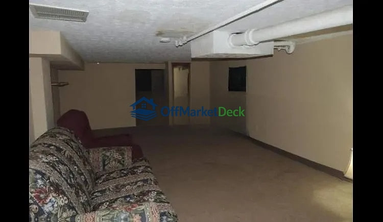 Off-market house in Knoxville, Tennessee — 5 beds, 1 bath, $127,500 — photo 4 of 8