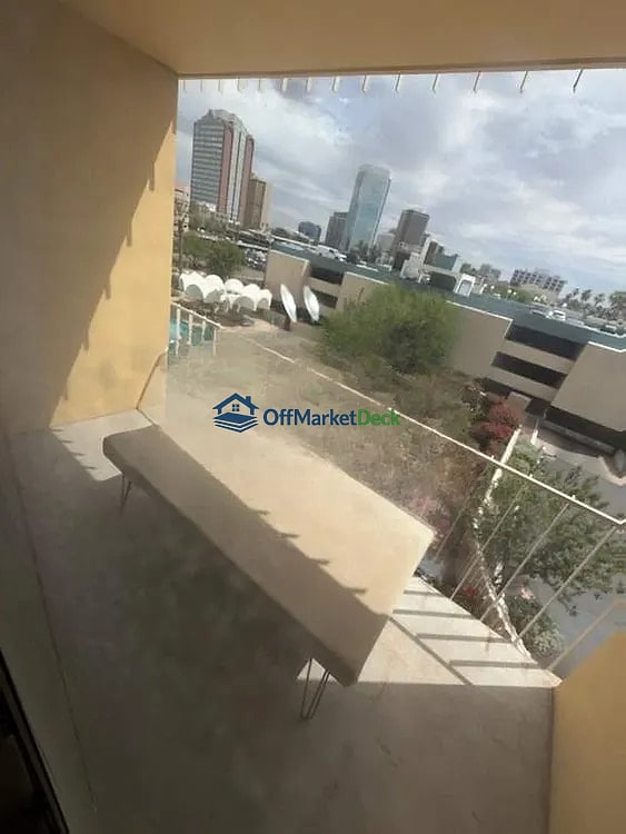 Off-market house in Phoenix, Arizona — 1 bed, 1 bath, $165,000 — photo 8 of 8