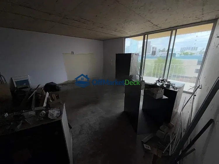 Off-market house in Phoenix, Arizona — 1 bed, 1 bath, $165,000 — photo 5 of 8