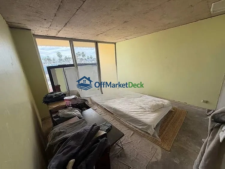 Off-market house in Phoenix, Arizona — 1 bed, 1 bath, $165,000