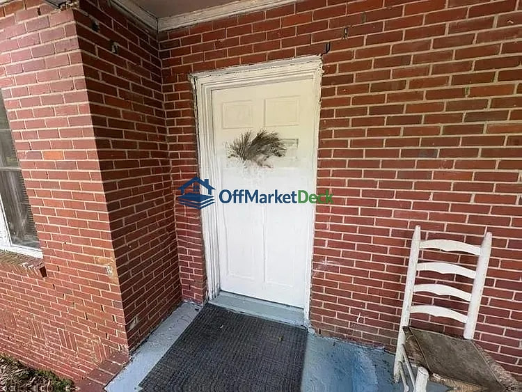 Off-market house in Columbus, Georgia — 2 beds, 1 bath, $61,200 — photo 5 of 8