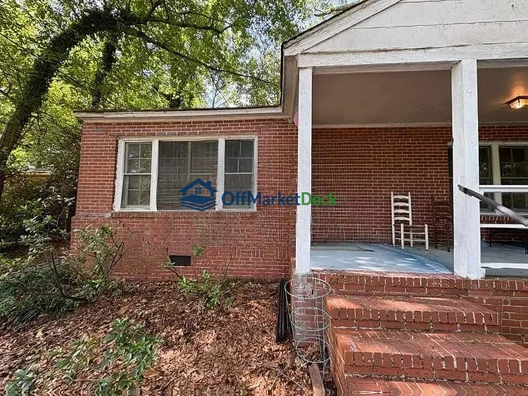 Off-market house in Columbus, Georgia — 2 beds, 1 bath, $61,200 — photo 4 of 8