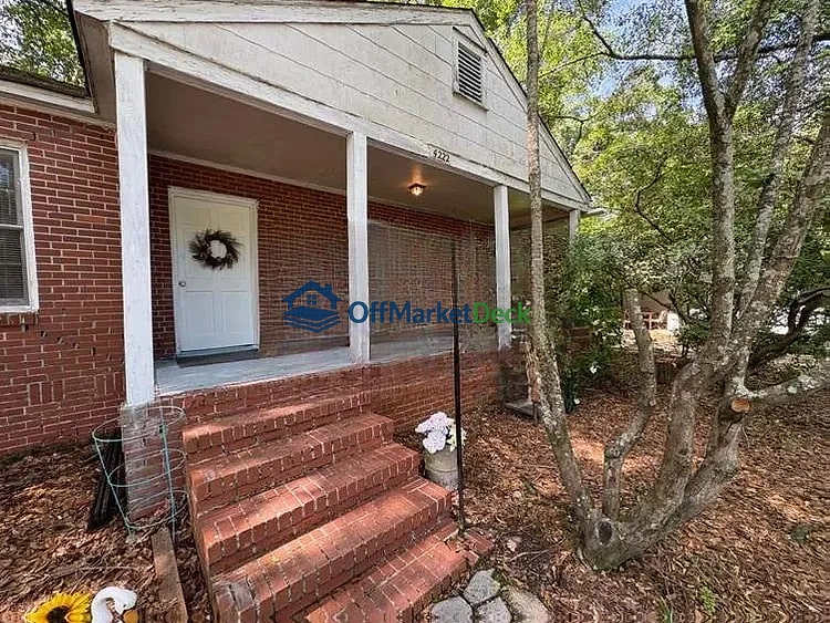 Off-market house in Columbus, Georgia — 2 beds, 1 bath, $61,200 — photo 3 of 8