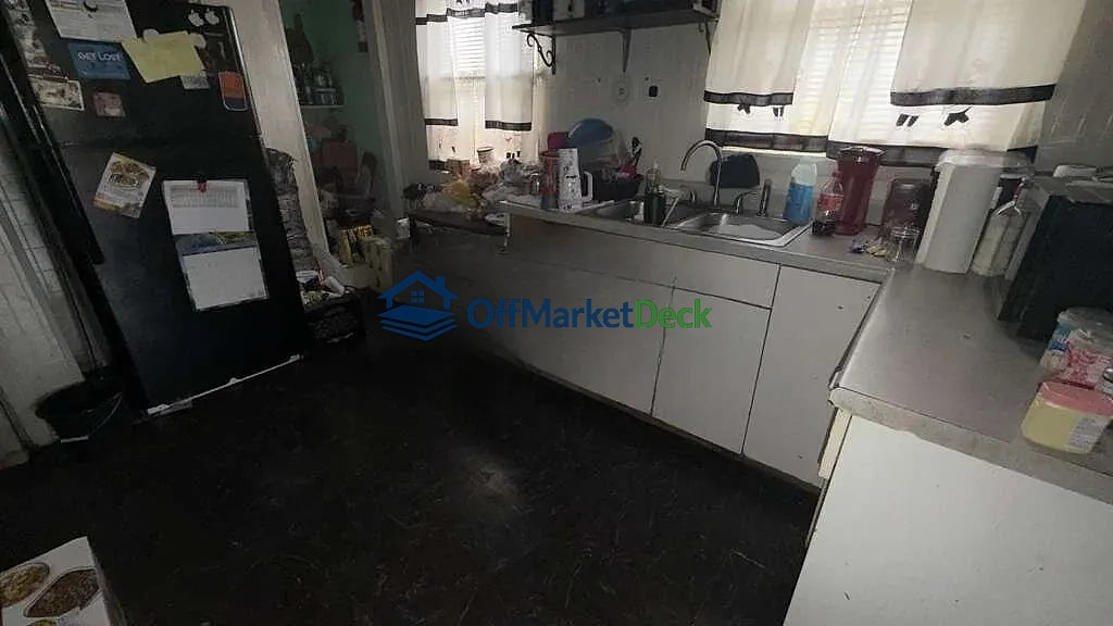 Off-market house in Detroit, Michigan — 3 beds, 1 bath, $24,900 — photo 5 of 8