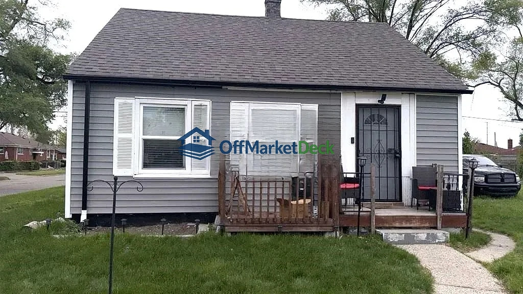 Off-market house in Detroit, Michigan — 3 beds, 1 bath, $24,900 — photo 2 of 8