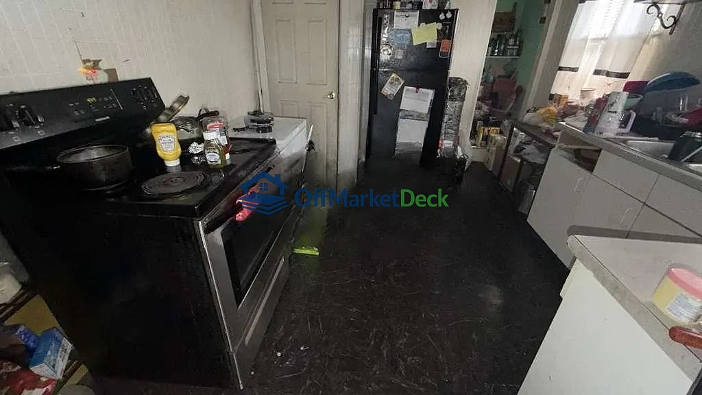 Off-market house in Detroit, Michigan — 3 beds, 1 bath, $24,900 — photo 4 of 8