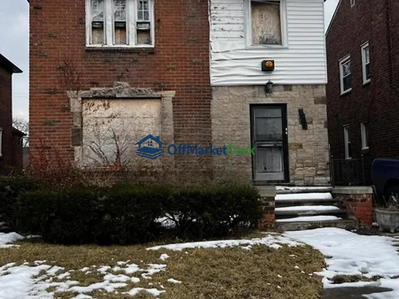 Off-market house in Detroit, Michigan — 4 beds, 2 baths, $53,500 — photo 2 of 3