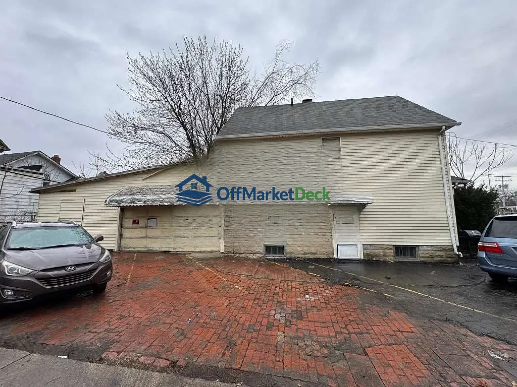 Off-market house in Cleveland, Ohio — 2 beds, 1 bath, $49,000 — photo 2 of 8