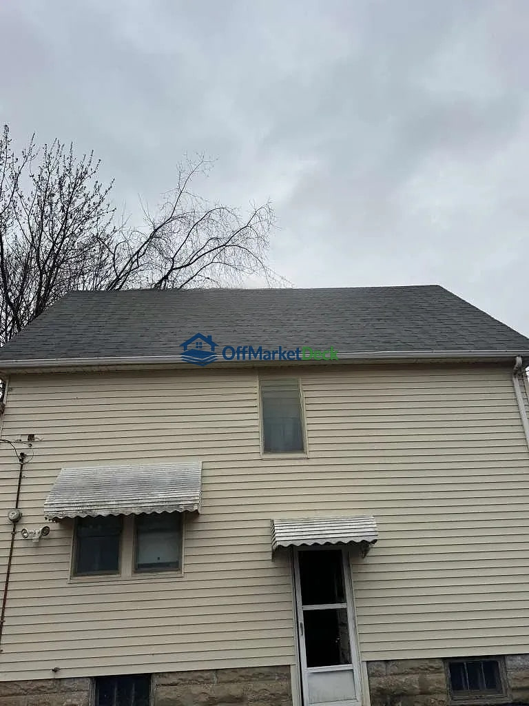 Off-market house in Cleveland, Ohio — 2 beds, 1 bath, $49,000 — photo 3 of 8