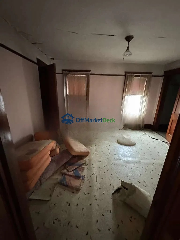 Off-market house in Cleveland, Ohio — 2 beds, 1 bath, $49,000 — photo 4 of 8
