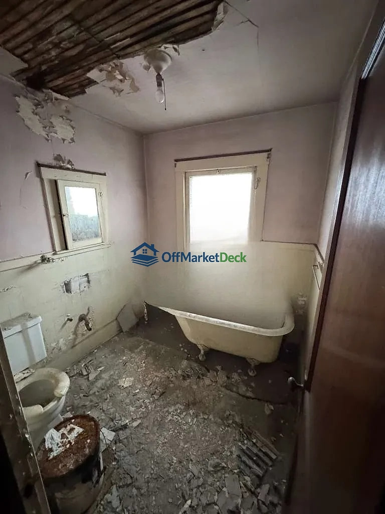 Off-market house in Cleveland, Ohio — 2 beds, 1 bath, $49,000 — photo 5 of 8