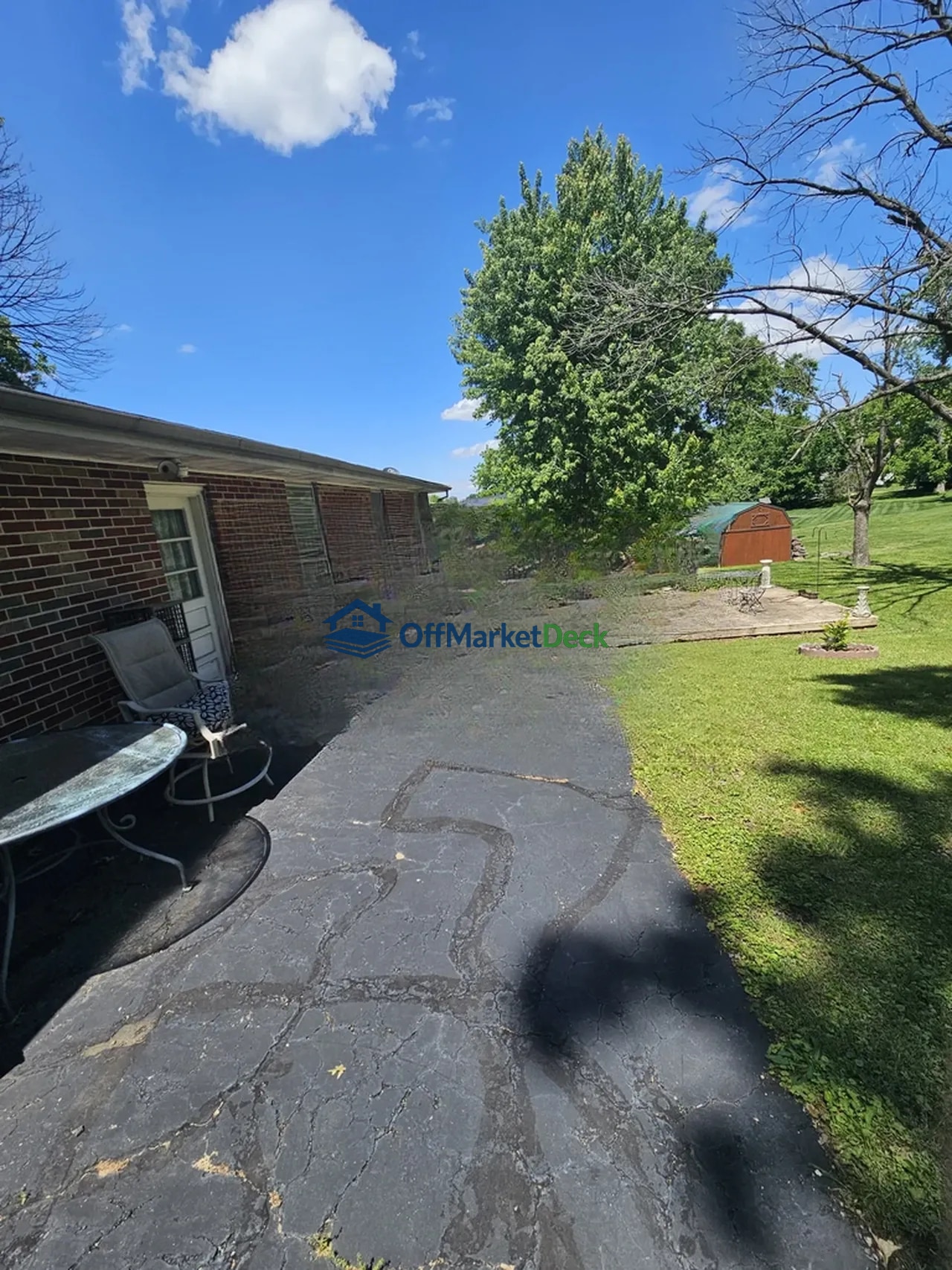 Off-market house in Fenton, Missouri — 4 beds, 2 baths, $254,900 — photo 4 of 8