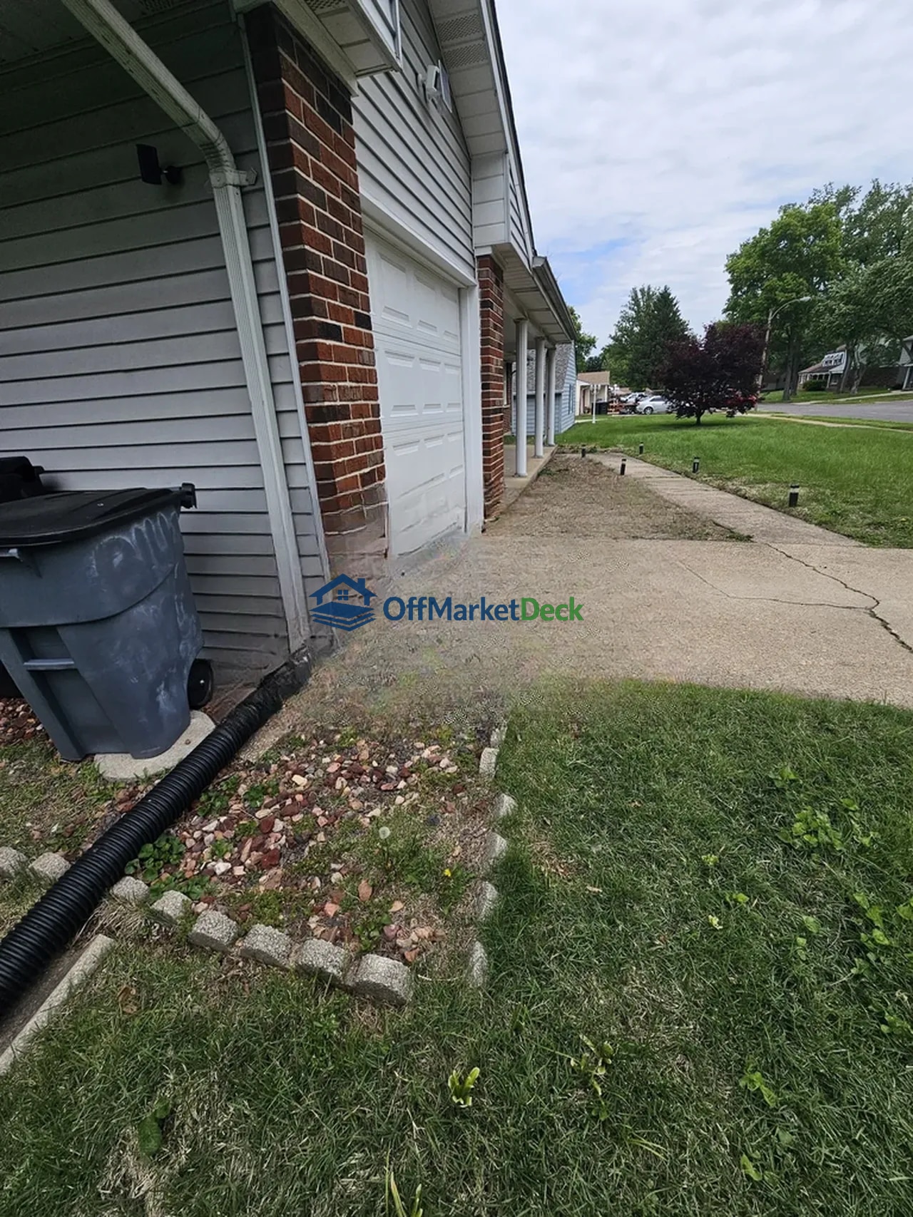 Off-market house in Florissant, Missouri — 3 beds, 2 baths, $144,900 — photo 4 of 8
