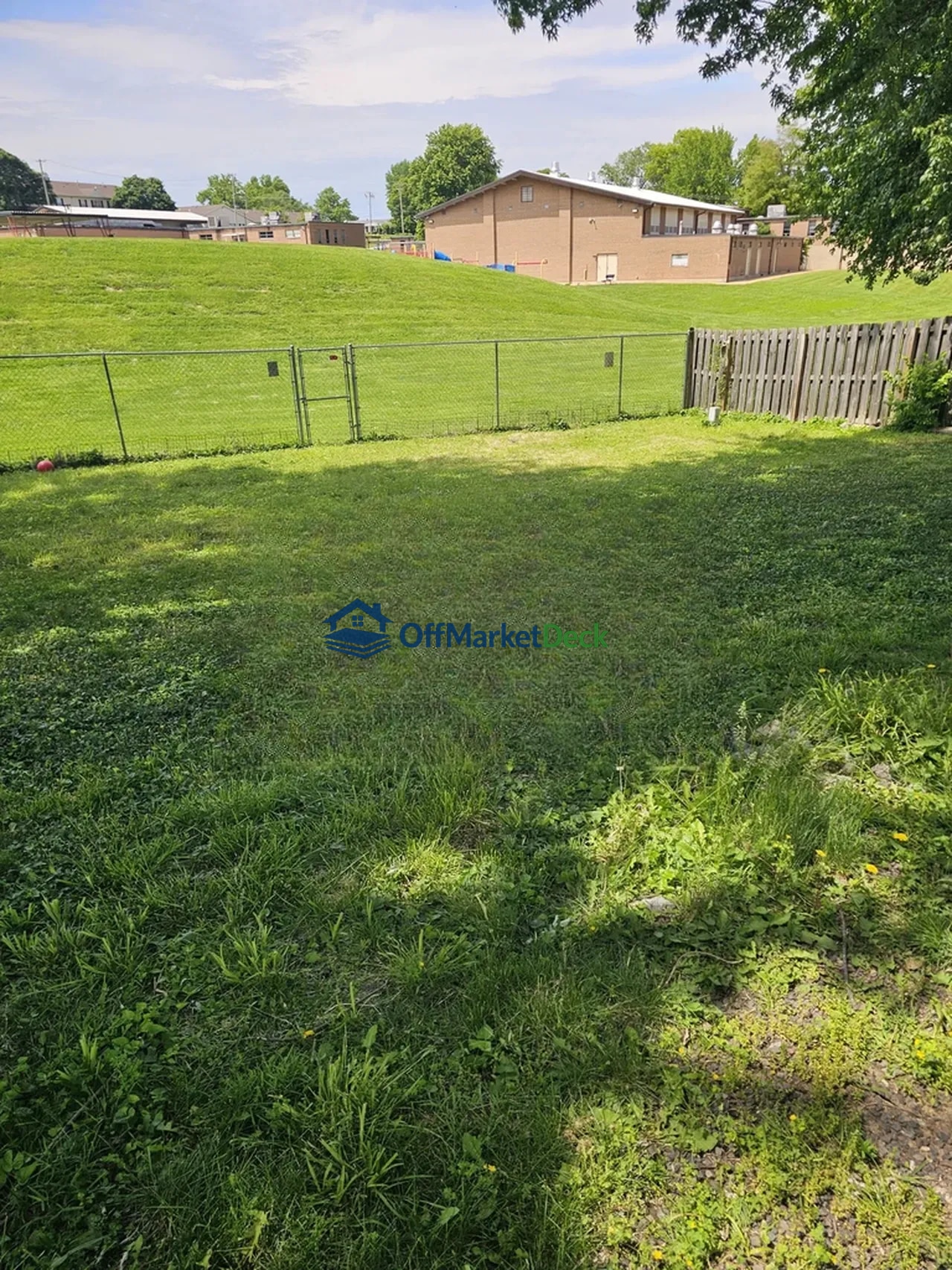 Off-market house in Florissant, Missouri — 3 beds, 2 baths, $144,900 — photo 8 of 8