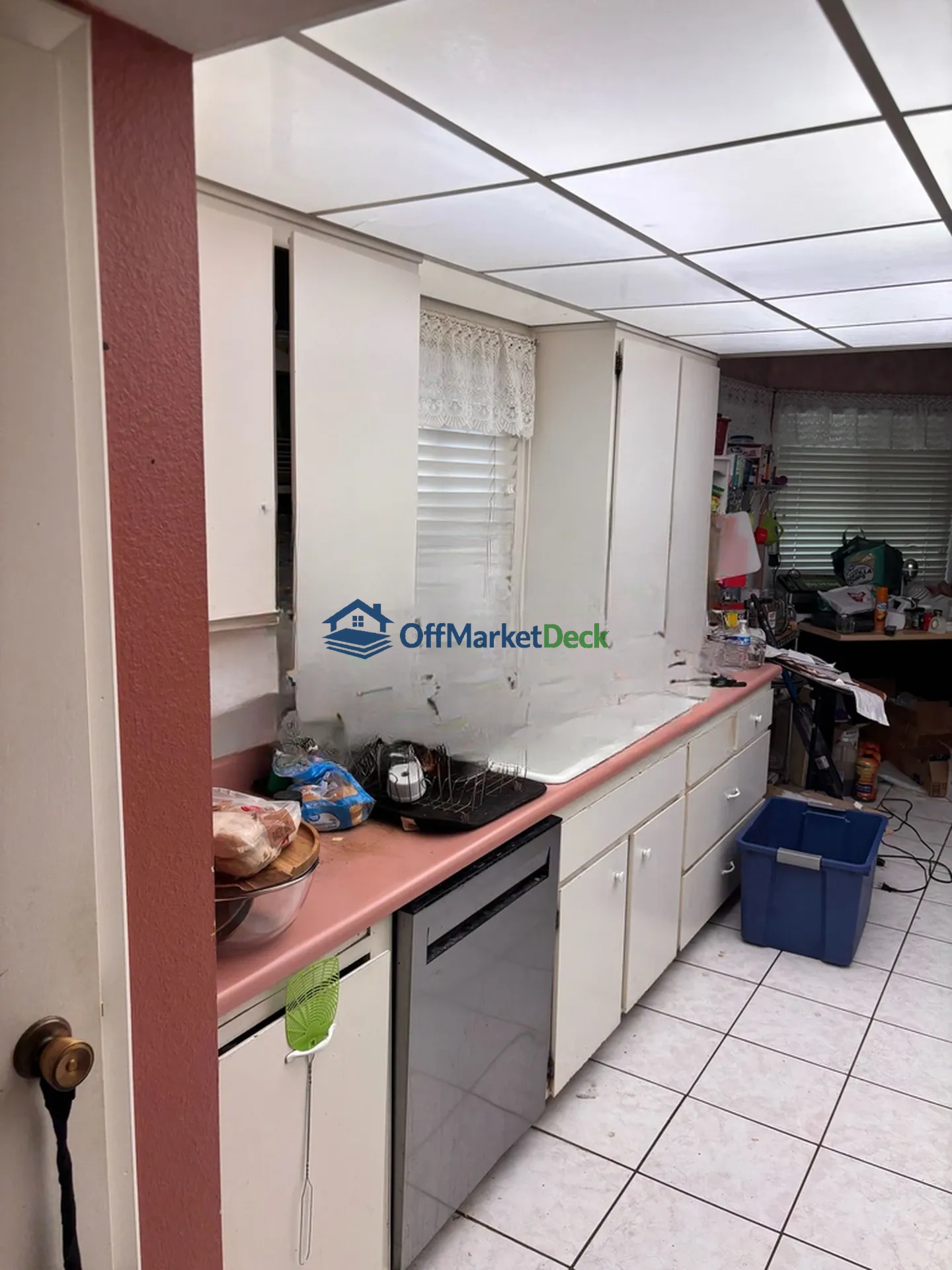 Off-market house in Sun City, Arizona — 2 beds, 2 baths, $224,990 — photo 8 of 8