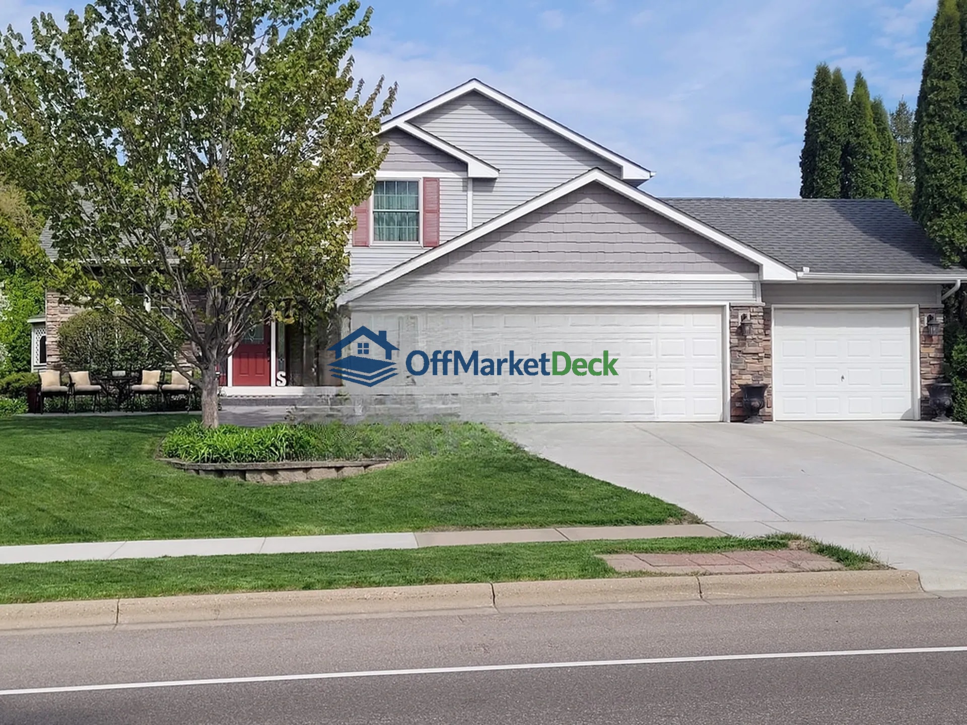 Off-market house in Savage, Minnesota — 5 beds, 4 baths, $478,000 — photo 3 of 8