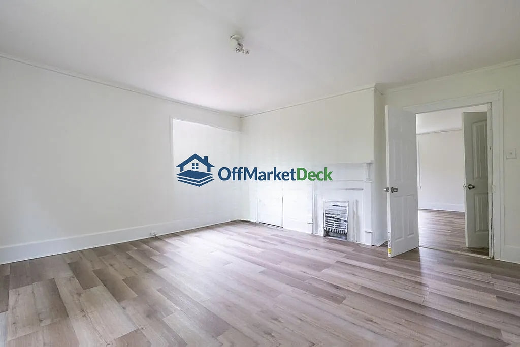 Off-market house in Anderson, South Carolina — 4 beds, 2 baths, $218,000 — photo 5 of 8