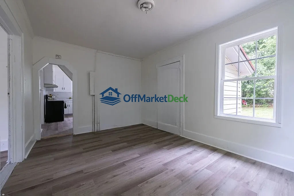 Off-market house in Anderson, South Carolina — 4 beds, 2 baths, $218,000 — photo 6 of 8