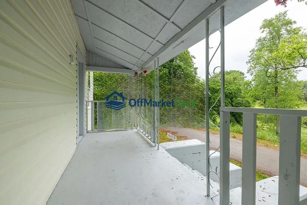 Off-market house in Anderson, South Carolina — 4 beds, 2 baths, $218,000 — photo 3 of 8