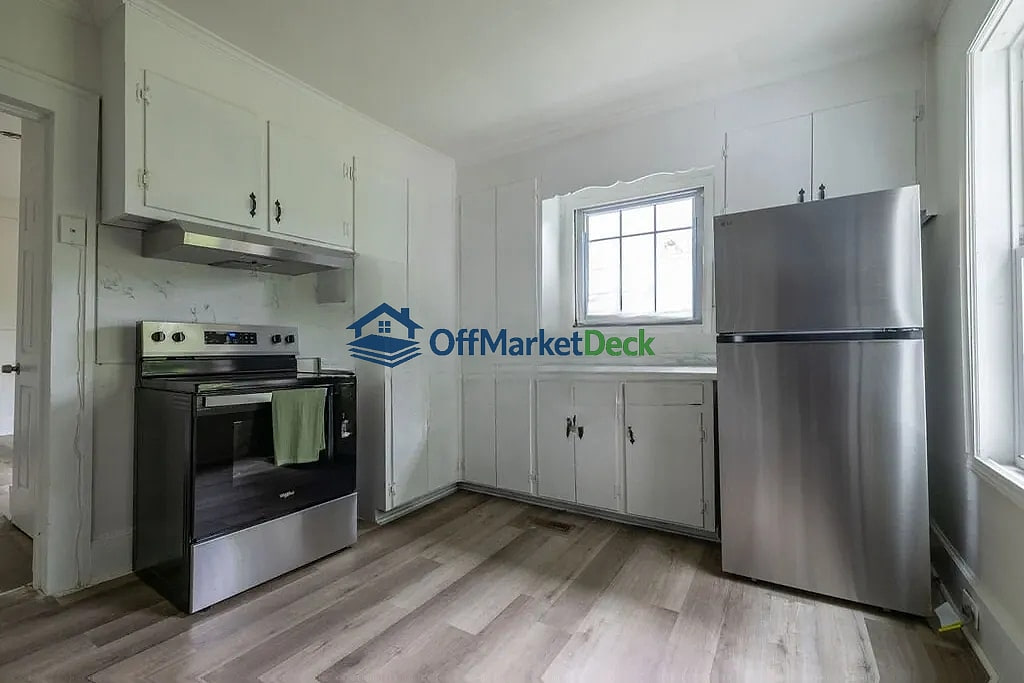 Off-market house in Anderson, South Carolina — 4 beds, 2 baths, $218,000 — photo 4 of 8