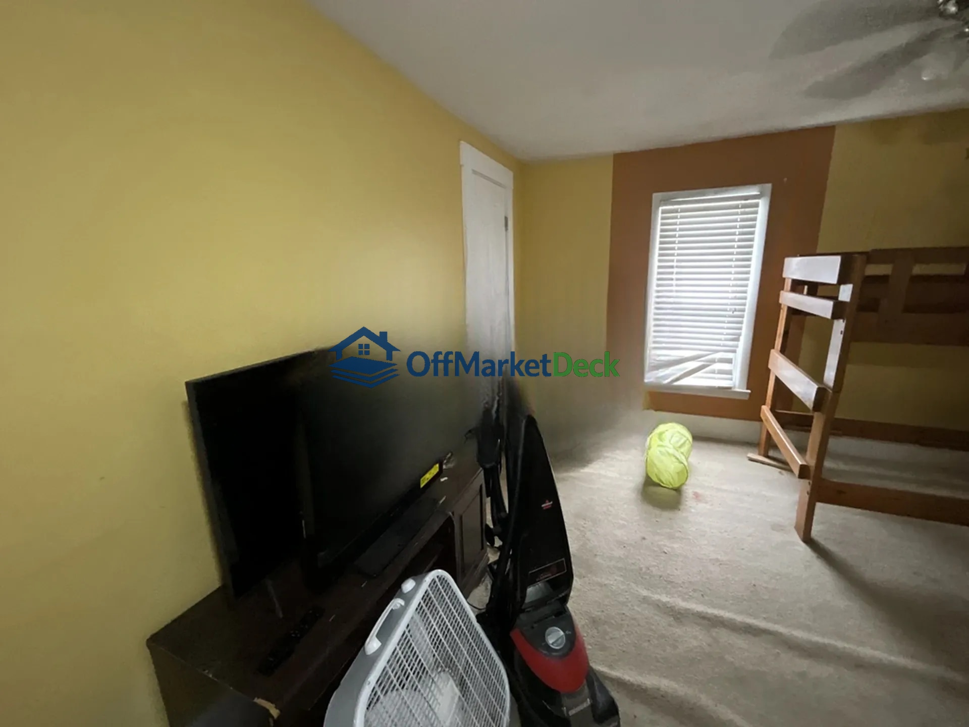 Off-market house in Akron, Ohio — 3 beds, 2 baths, $139,000 — photo 3 of 8