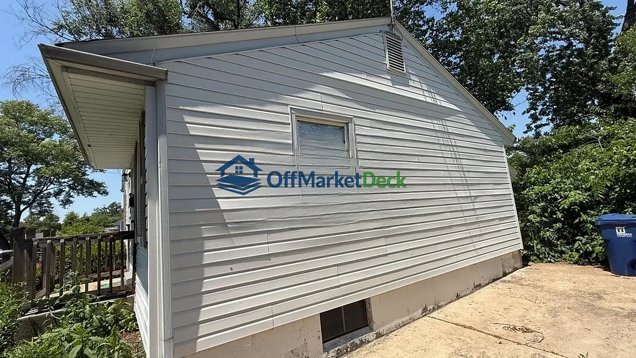 Off-market house in Florissant, Missouri — 3 beds, 1 bath, $87,900 — photo 2 of 8