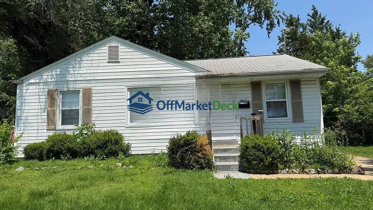 Off-market house in Florissant, Missouri — 3 beds, 1 bath, $87,900 — photo 5 of 8