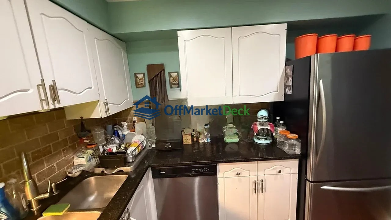 Off-market townhome in Chesterfield, Missouri — 2 beds, 2 baths, $159,900 — photo 5 of 8
