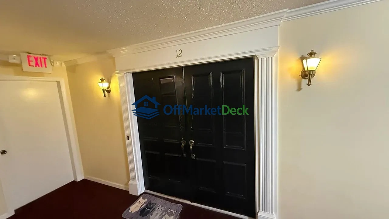 Off-market townhome in Chesterfield, Missouri — 2 beds, 2 baths, $159,900 — photo 6 of 8