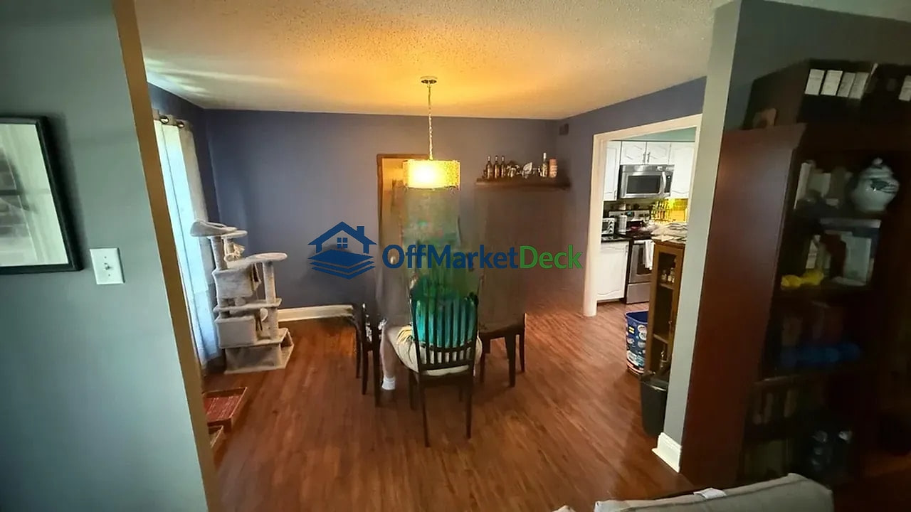 Off-market townhome in Chesterfield, Missouri — 2 beds, 2 baths, $159,900 — photo 8 of 8
