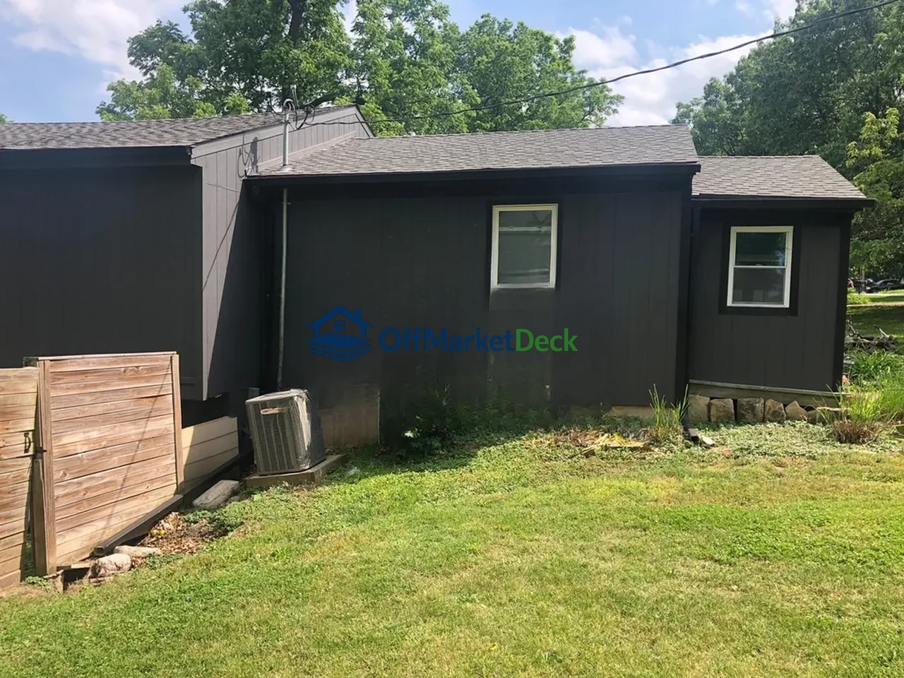 Off-market house in Leavenworth, Kansas — 1 bed, 1 bath, $64,900 — photo 4 of 8