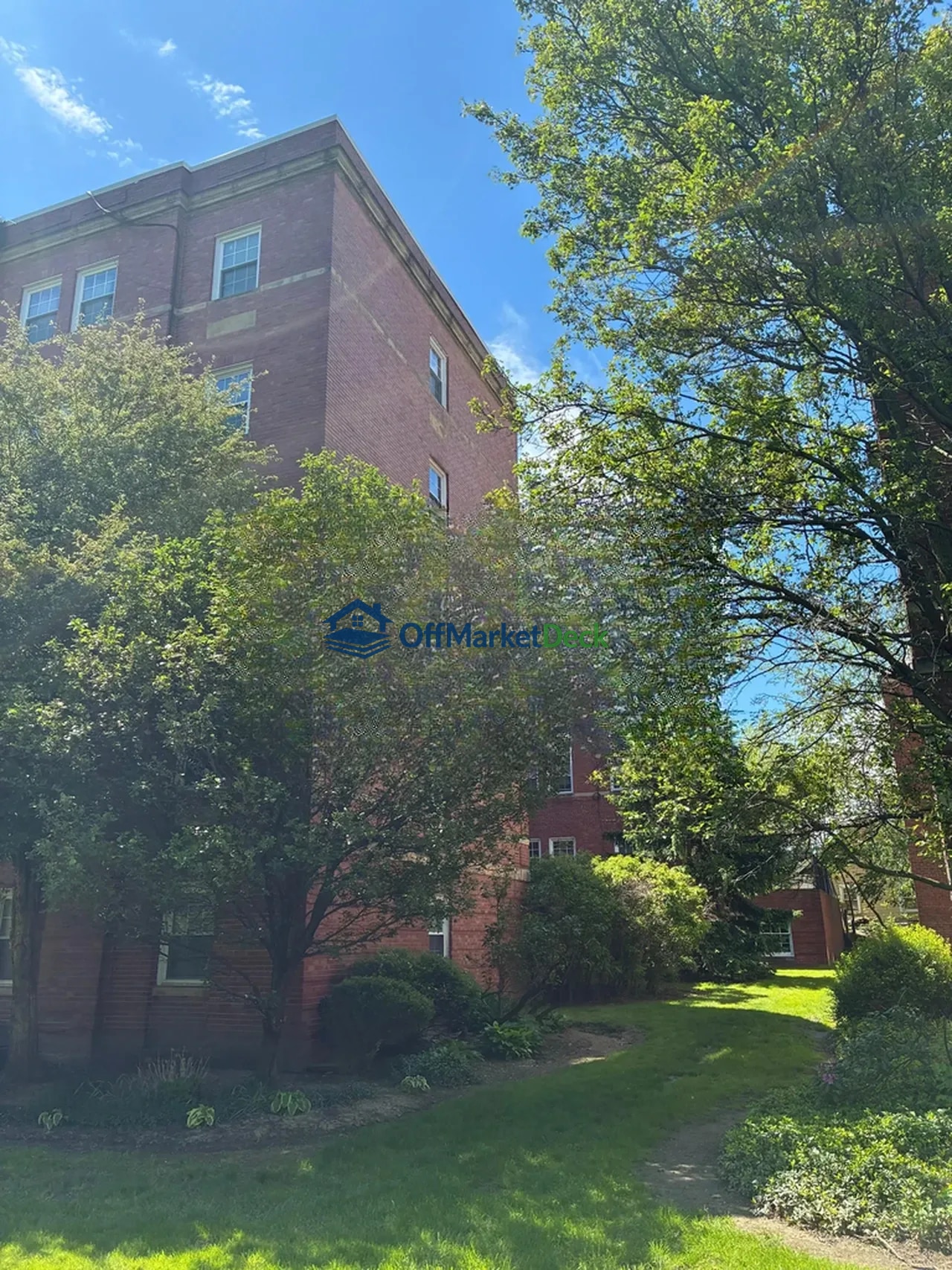 Off-market townhome in Shaker Heights, Ohio — 1 bed, 1 bath, $17,900 — photo 3 of 8