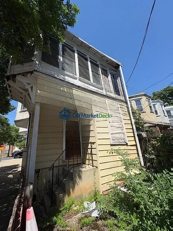 Off-market house in Wilmington, Delaware — 4 beds, 1 bath, $94,000 — photo 2 of 4
