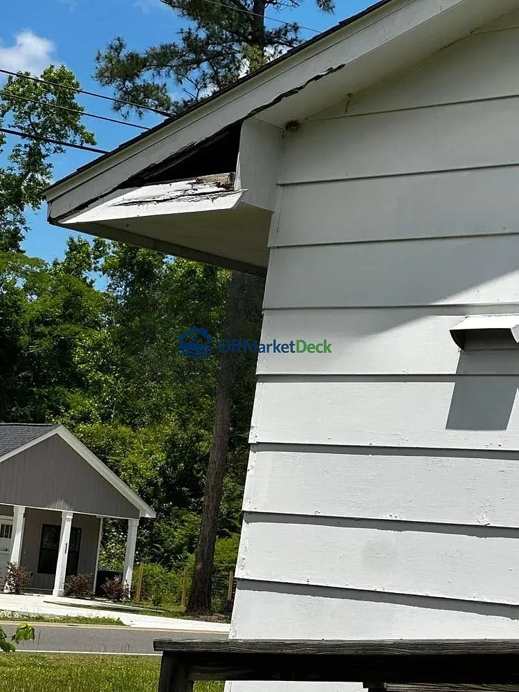 Off-market house in Burgaw, North Carolina — 2 beds, 1 bath, $98,500 — photo 5 of 8