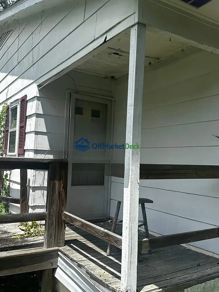 Off-market house in Burgaw, North Carolina — 2 beds, 1 bath, $98,500 — photo 6 of 8