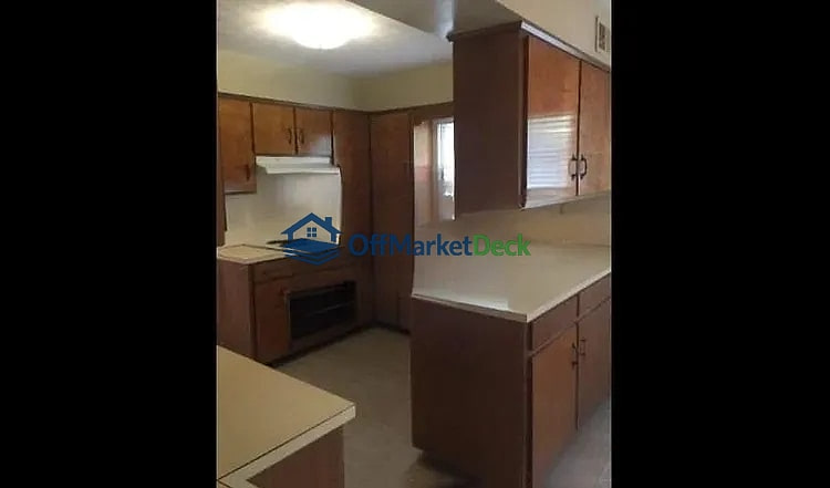 Off-market house in Columbus, Georgia — 3 beds, 2 baths, $105,600 — photo 4 of 8
