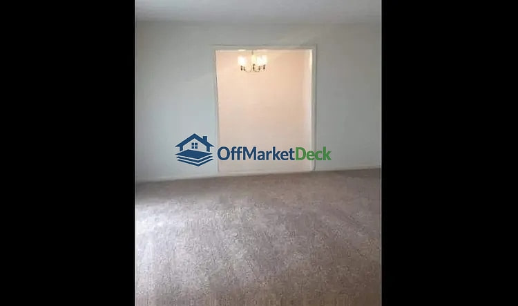 Off-market house in Columbus, Georgia — 3 beds, 2 baths, $105,600 — photo 3 of 8
