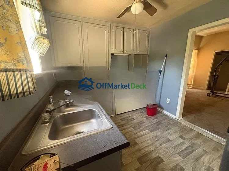 Off-market house in Columbia, Tennessee — 2 beds, 1 bath, $35,000 — photo 6 of 8