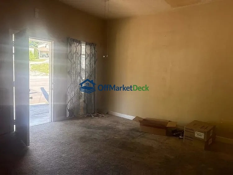 Off-market house in Columbia, Tennessee — 2 beds, 1 bath, $35,000 — photo 3 of 8