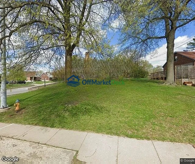 Off-market house in Covington, Kentucky — 4 beds, 3 baths, $365,000 — photo 2 of 3